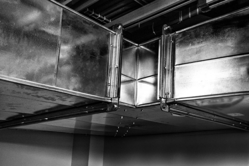 角ダクトの接続方法とは?一般的なものから強度・気密性の高い工法まで紹介